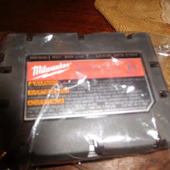 Milwaukee  Battery - Picture 3 of 4